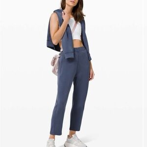 Lululemon with Ease Mid-Rise Pant 7/8 Size 4